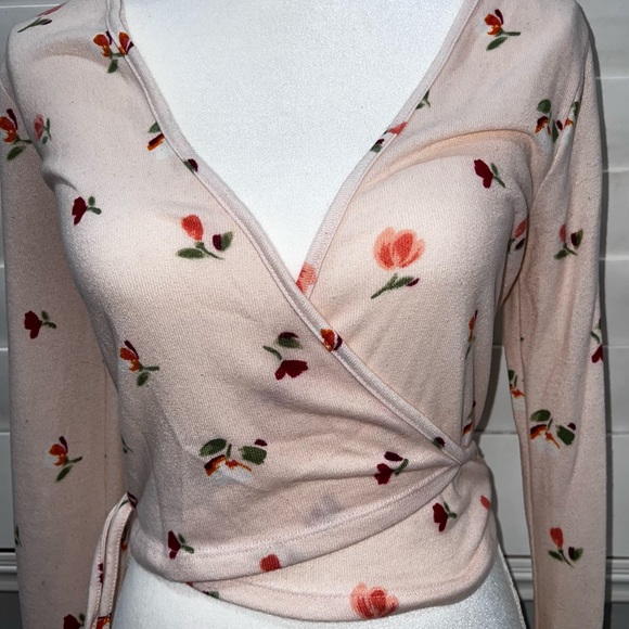 Floral Wrap Crop - Picture 3 of 4